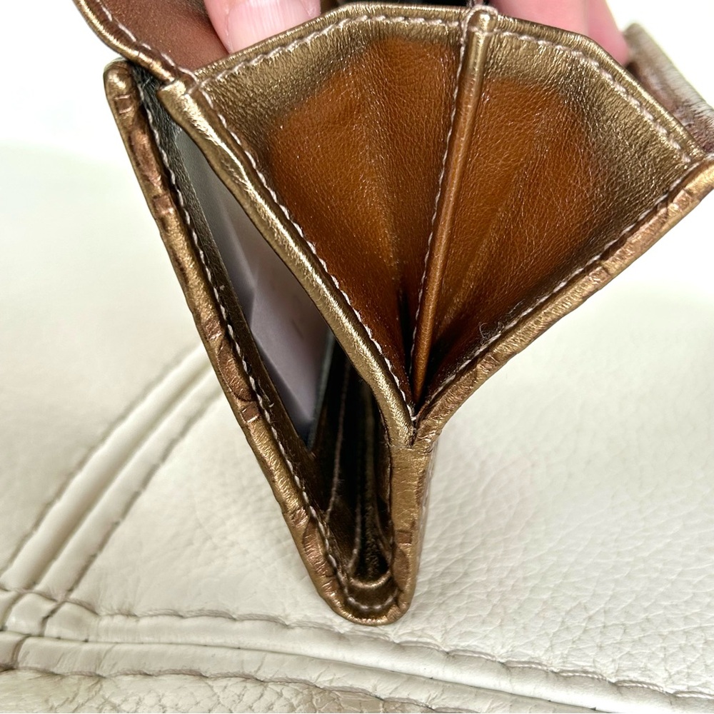 Gucci Wallet Metallic Gold - Picture 6 of 16